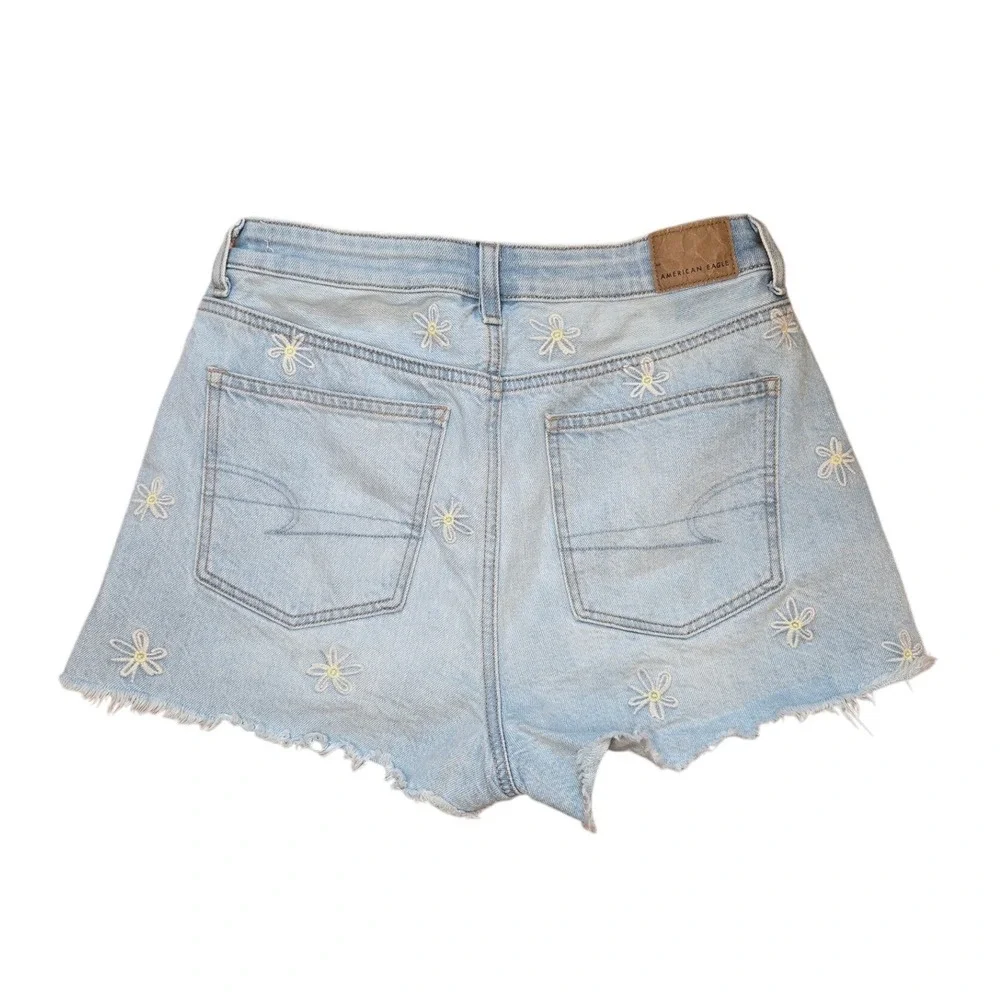 American Eagle Denim Mom Shorts Embroidered Light Wash Cutoff Flower Size 4‎